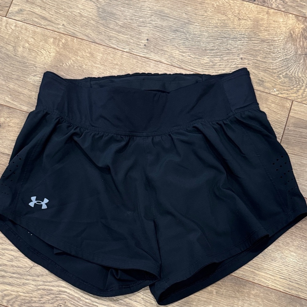 Under Armour Women's Athletic Black M medium lined running shorts speedpocket